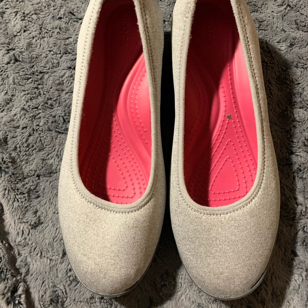 Light gray heeled croc comfy shoes